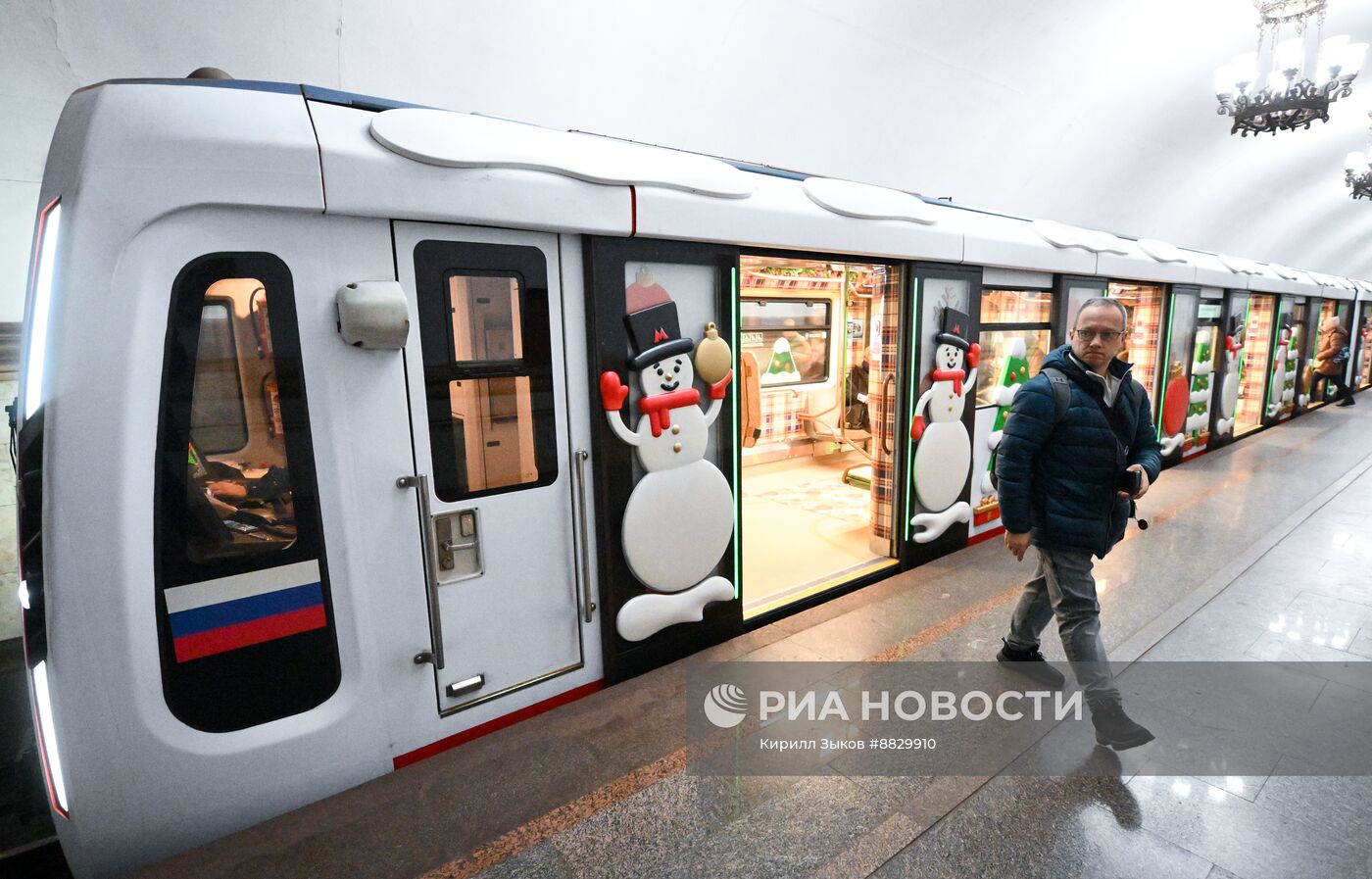 Новогодний поезд в Московском метро 
