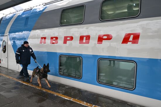 Презентация двухэтажного скоростного поезда "Аврора"