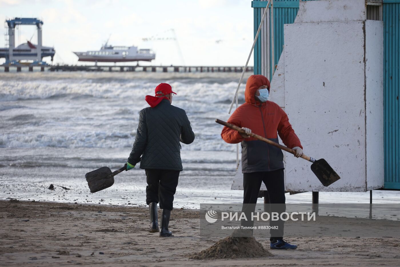 Режим ЧС введен во всей Анапе после разлива нефтепродуктов