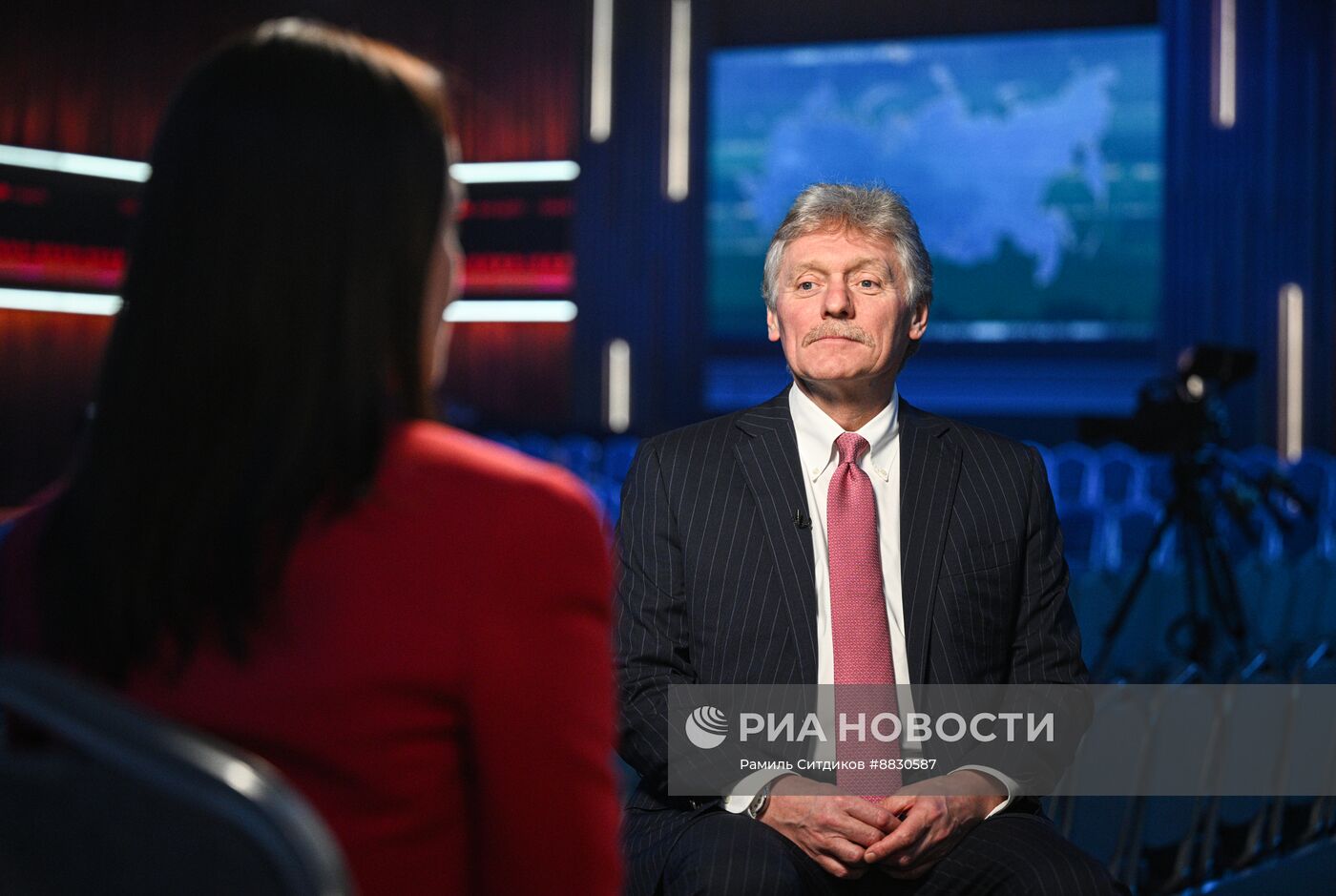 Подготовка площадки для прямой линии и пресс-конференции президента РФ В. Путина