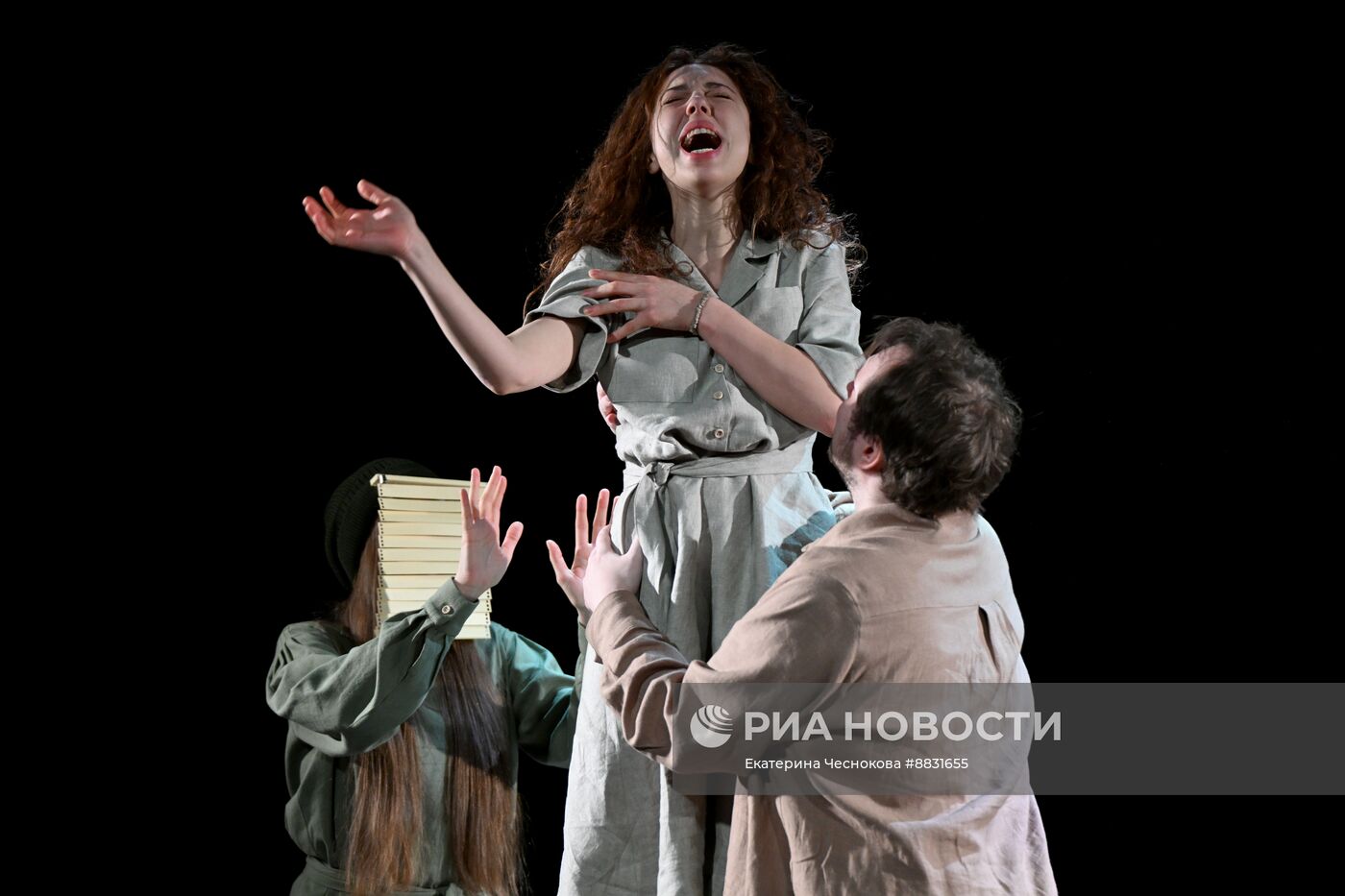 Спектакль "Обычная человеческая история" в театре "Шалом"