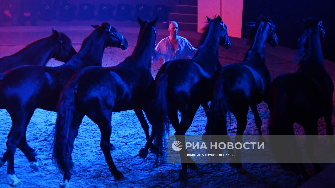 Репетиция спектакля "Мир на двоих" Конного театра Кремлевской школы верховой езды