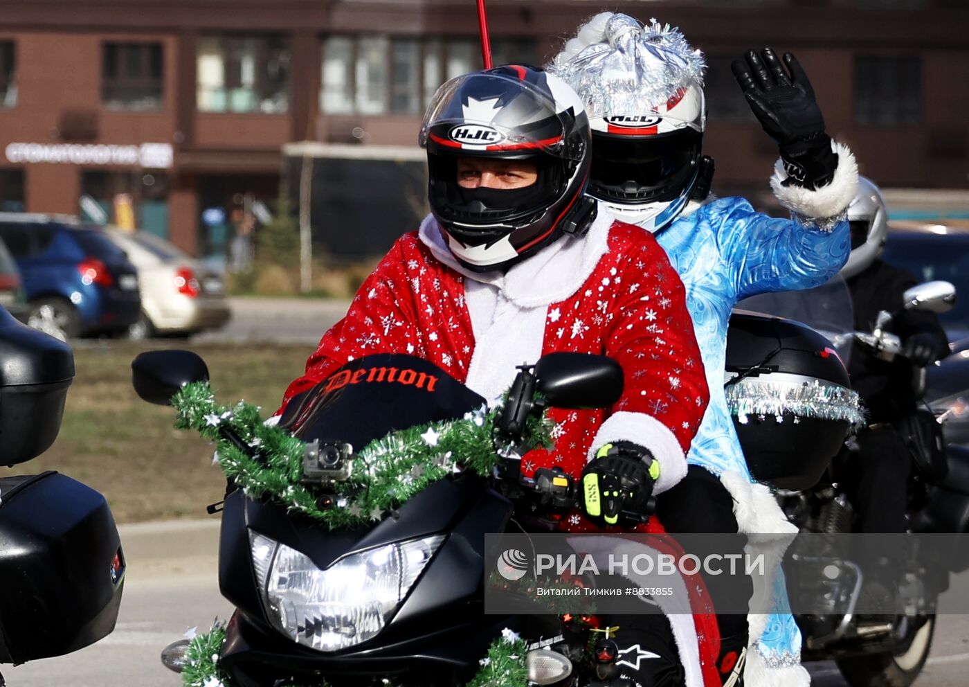 Мотопарад Дед Морозов и Снегурочек в Краснодаре