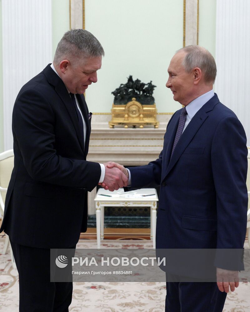 Президент Владимир Путин провел переговоры с премьер-министром Словакии Робертом Фицо