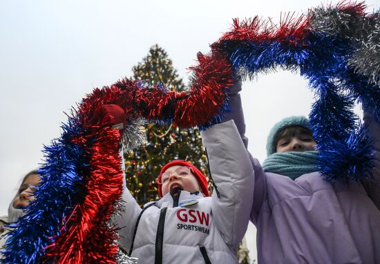 Главная новогодняя елка страны на Соборной площади Московского Кремля