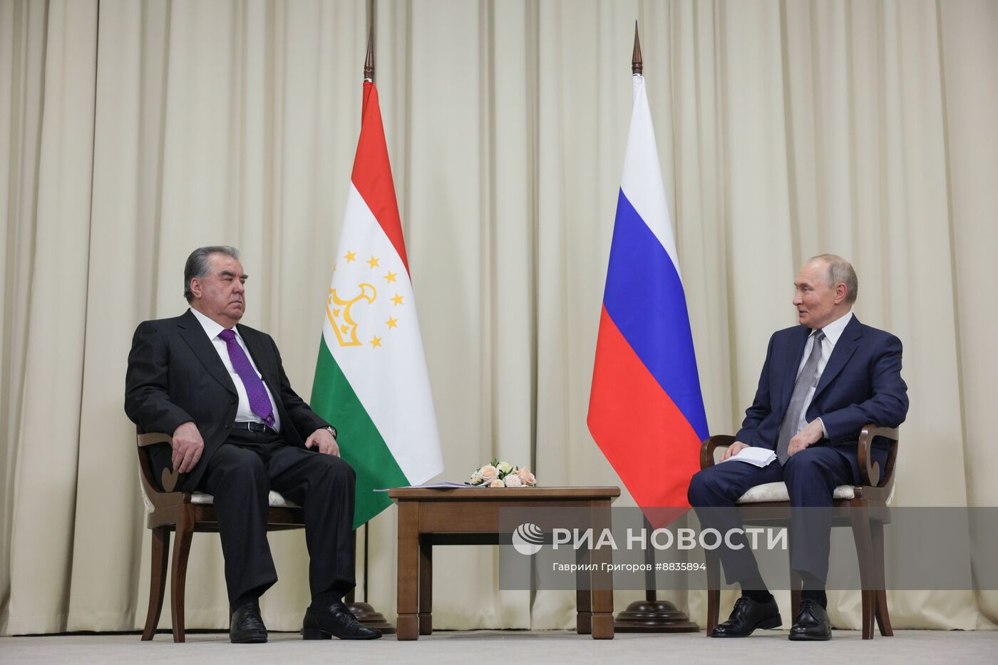 Президент Владимир Путин встретился с президентом Таджикистана Э. Рахмоном