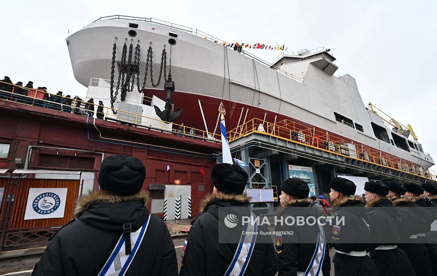 Патрульный корабль ледового класса "Николай Зубов" спустили на воду в Санкт-Петербурге