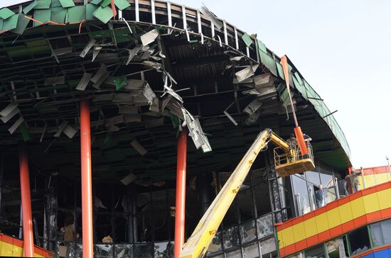 Пожар в торговом центре "Алания Молл" во Владикавказе