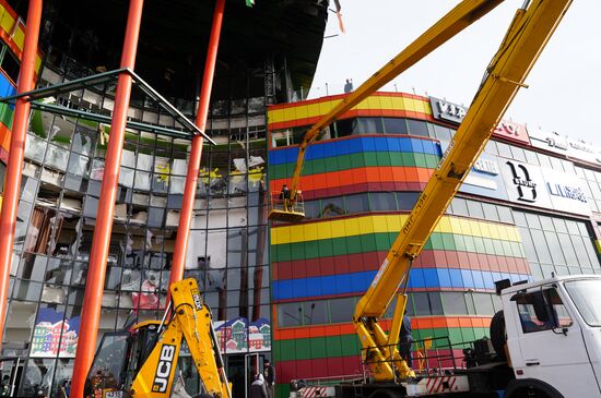 Пожар в торговом центре "Алания Молл" во Владикавказе