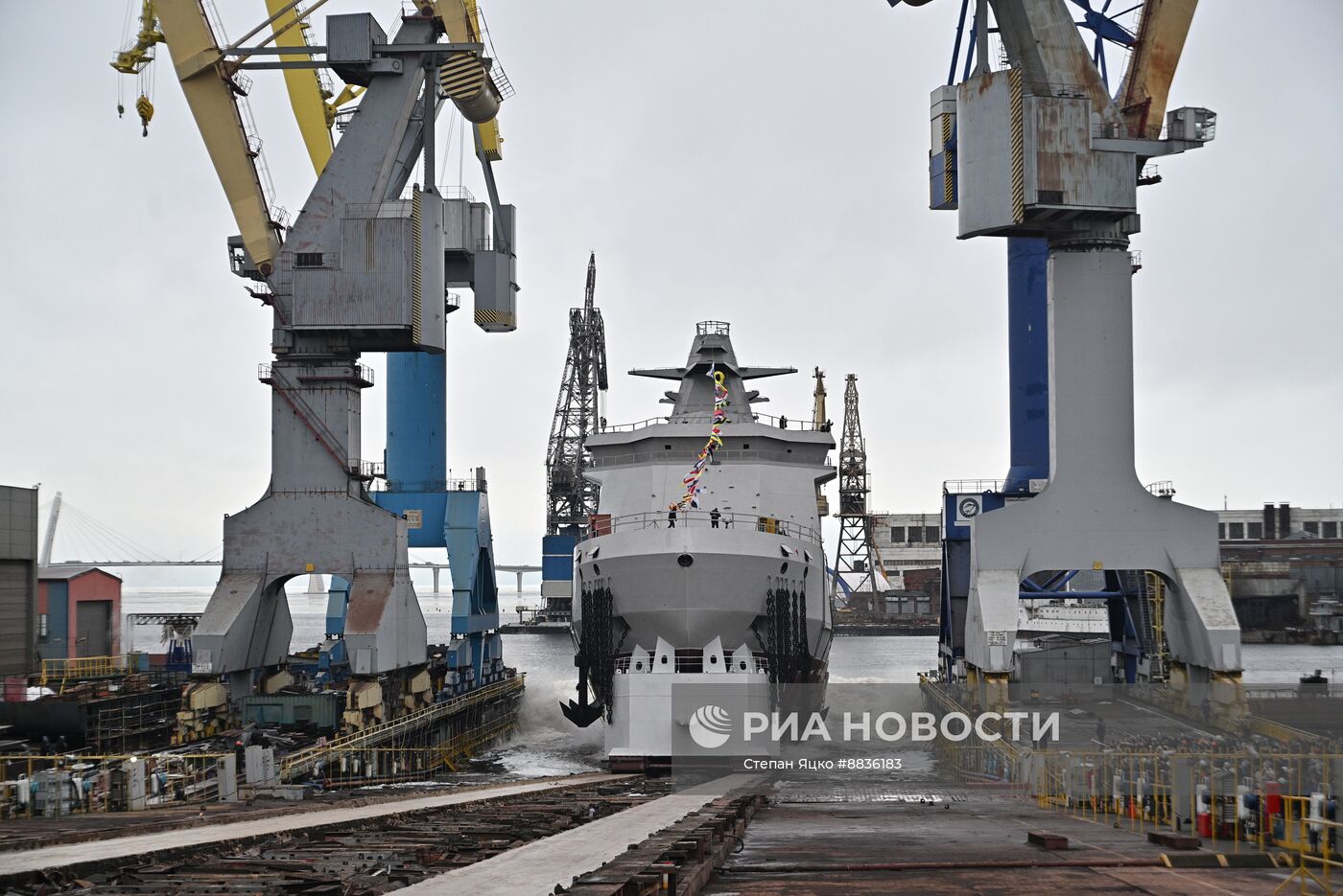 Патрульный корабль ледового класса "Николай Зубов" спустили на воду в Санкт-Петербурге