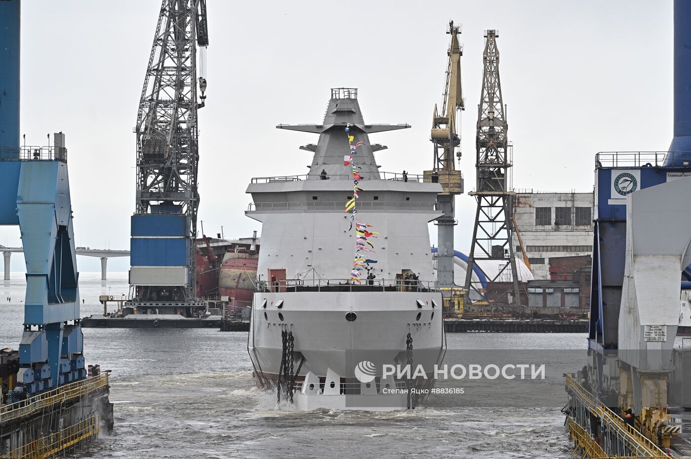 Патрульный корабль ледового класса "Николай Зубов" спустили на воду в Санкт-Петербурге