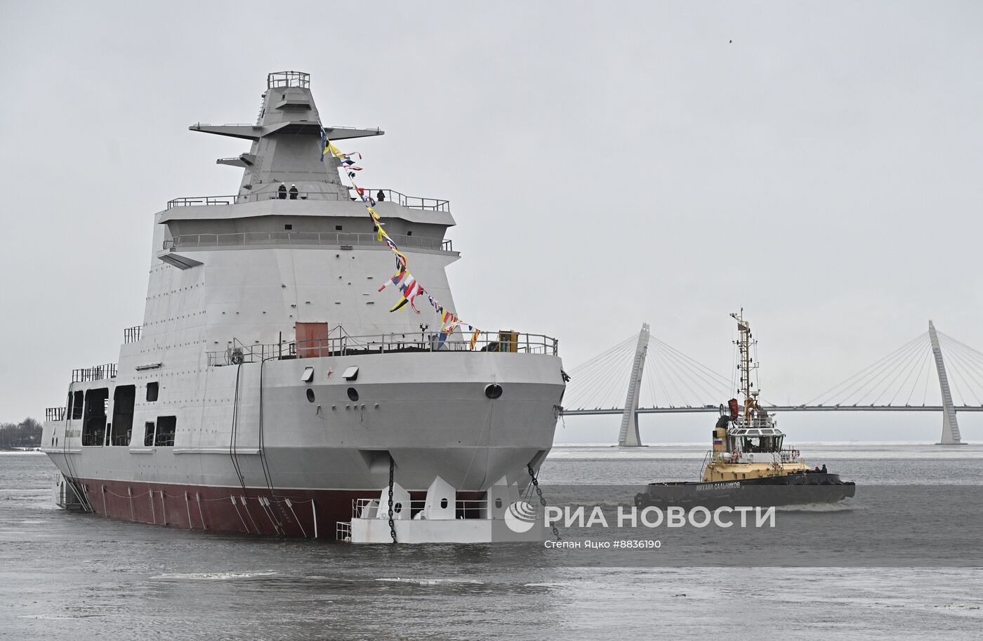 Патрульный корабль ледового класса "Николай Зубов" спустили на воду в Санкт-Петербурге