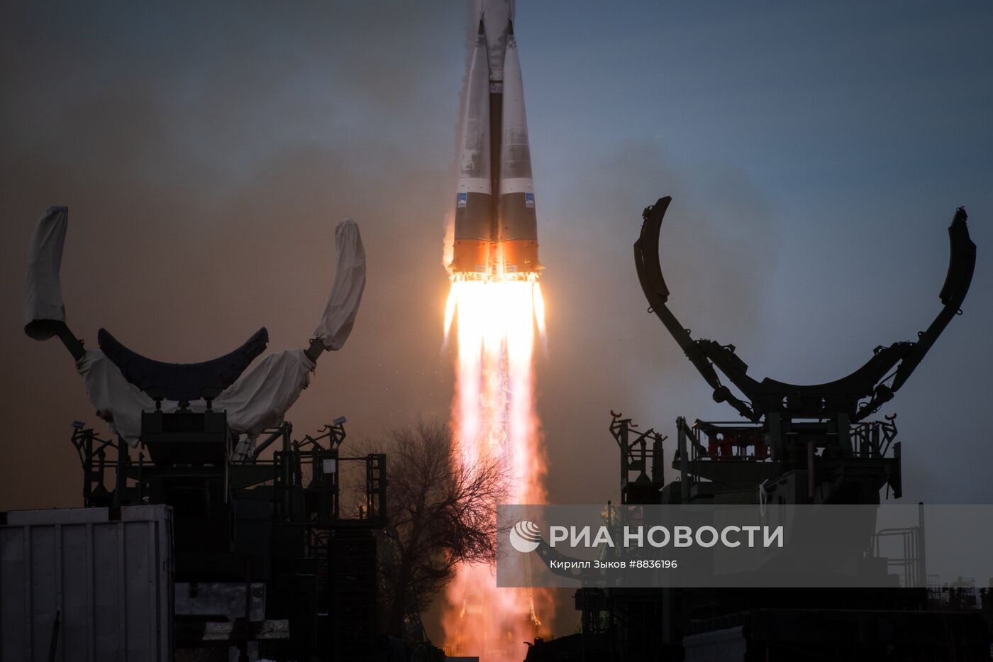 Запуск РН "Союз-2.1б" со спутником "Ресурс-П" с космодрома Байконур