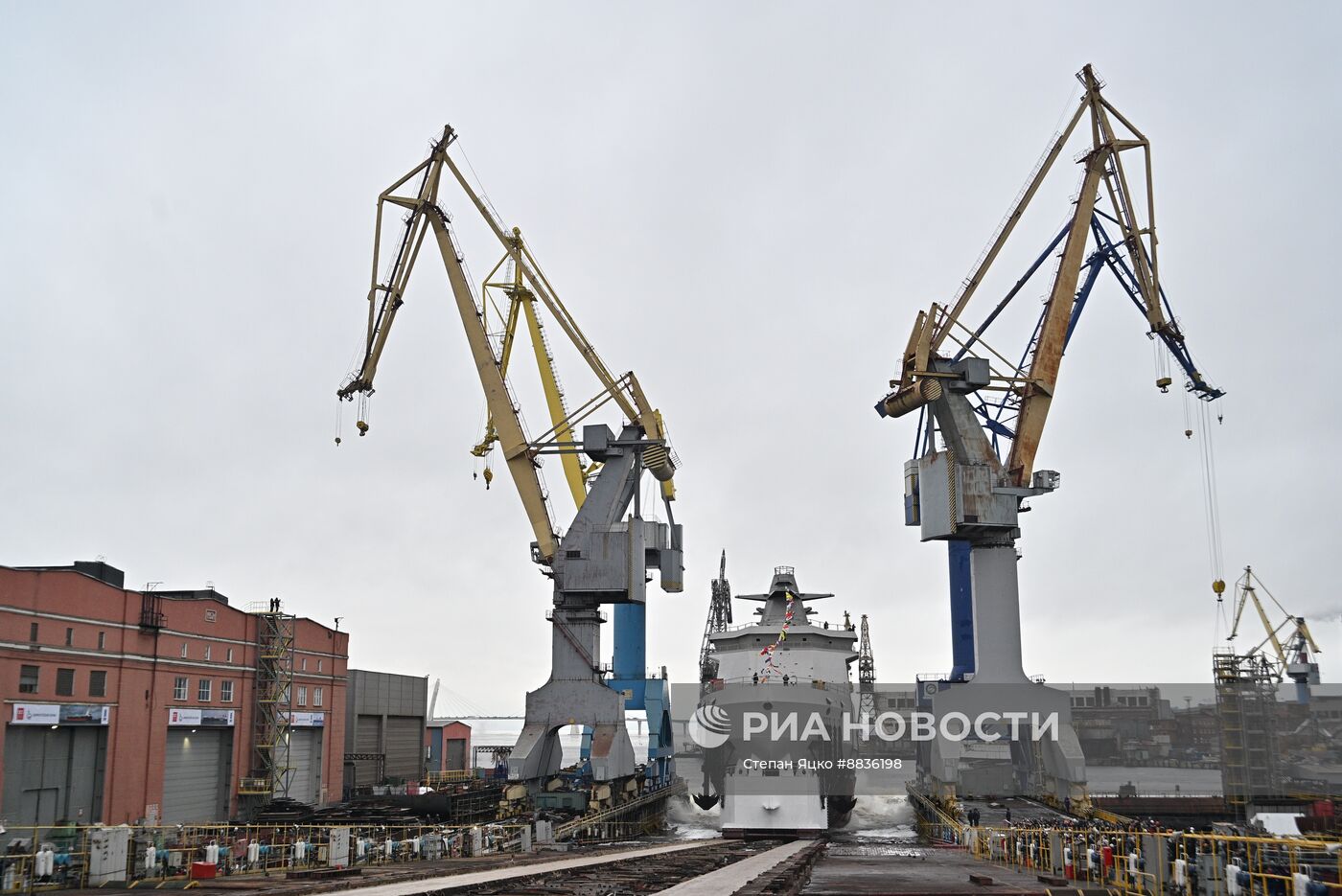 Патрульный корабль ледового класса "Николай Зубов" спустили на воду в Санкт-Петербурге