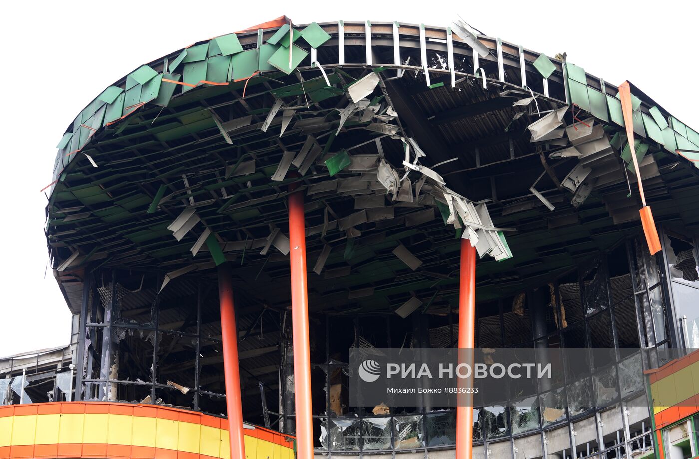 Пожар в торговом центре "Алания Молл" во Владикавказе