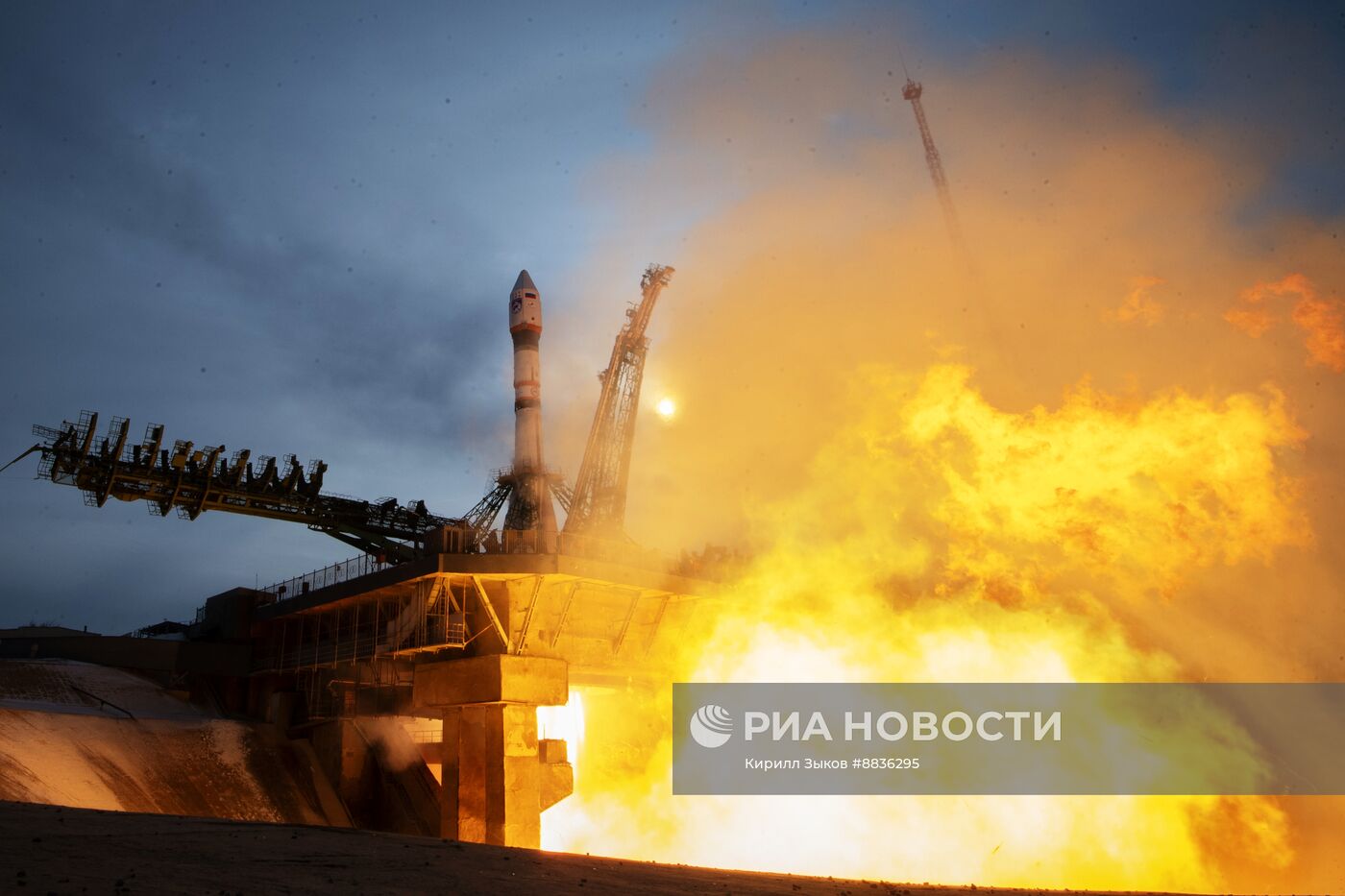 Запуск РН "Союз-2.1б" со спутником "Ресурс-П" с космодрома Байконур