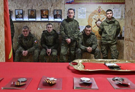 Награждение военнослужащих ЦВО за боевые заслуги на Красноармейском направлении