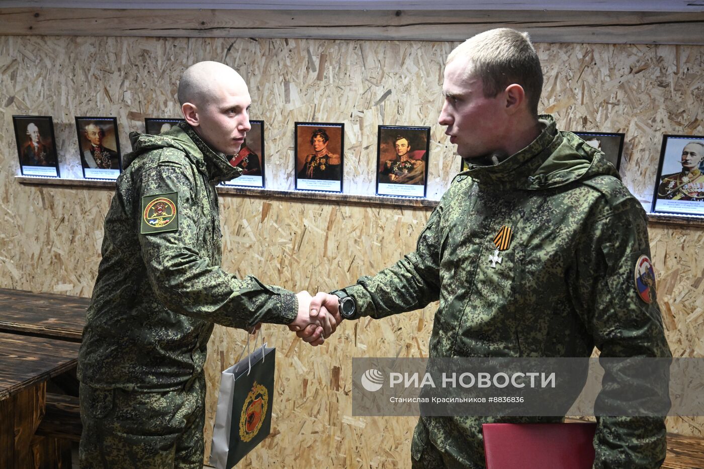 Награждение военнослужащих ЦВО за боевые заслуги на Красноармейском направлении