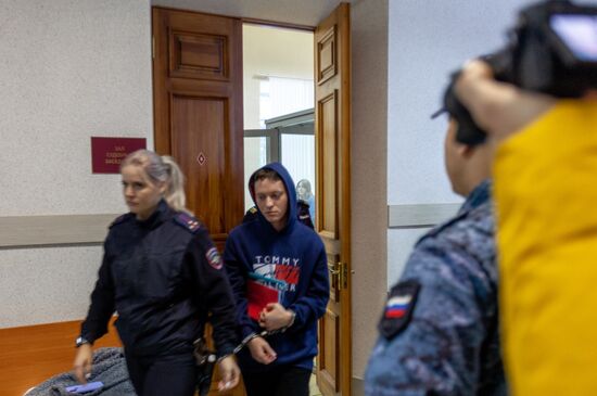 Заседание суда по делу певца Шарлота