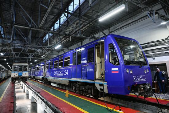 Запуск поезда метро в честь 100-летия Театра сатиры