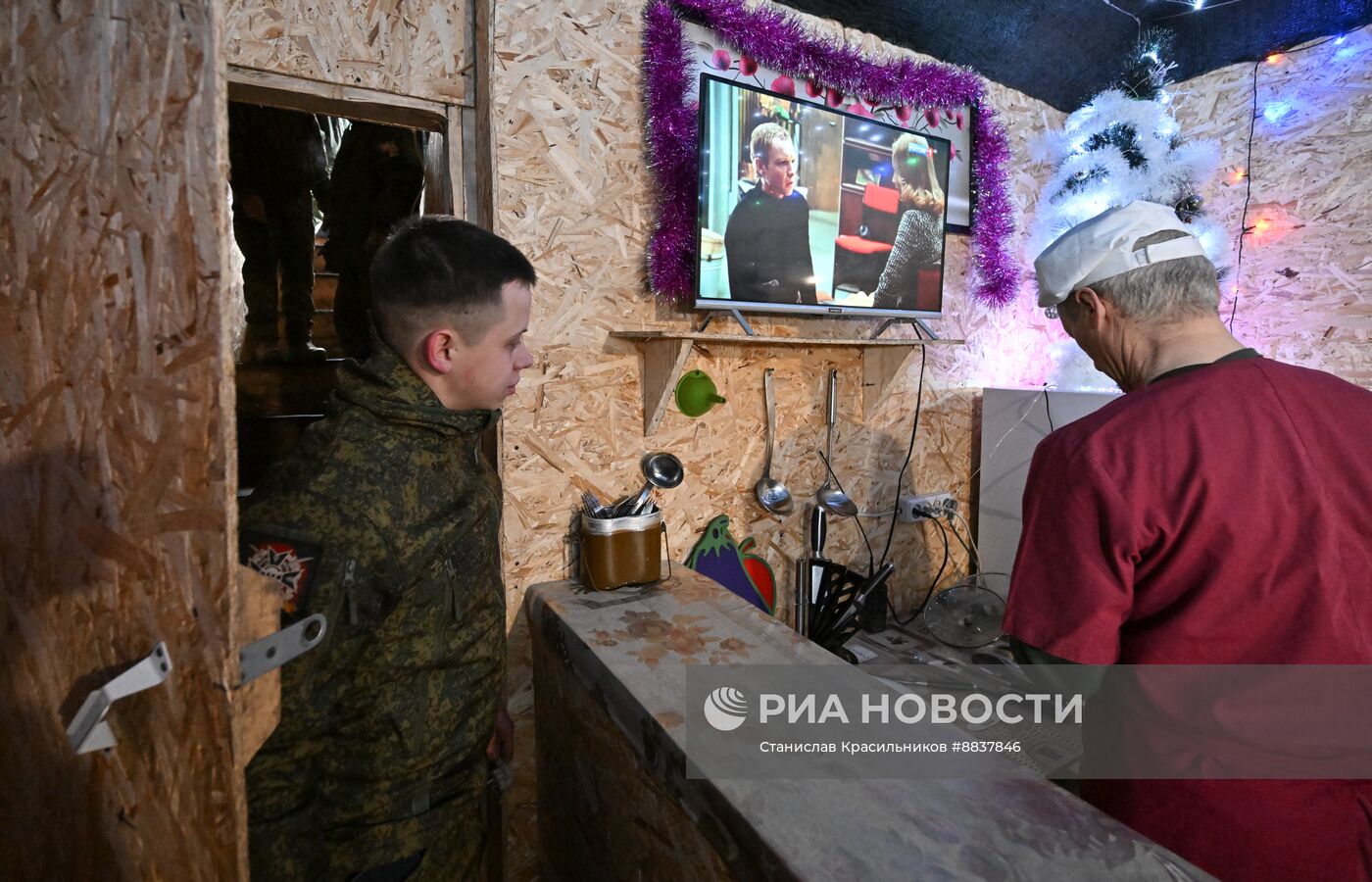 Подготовка военнослужащих группировки "Центр" к празднованию Нового года