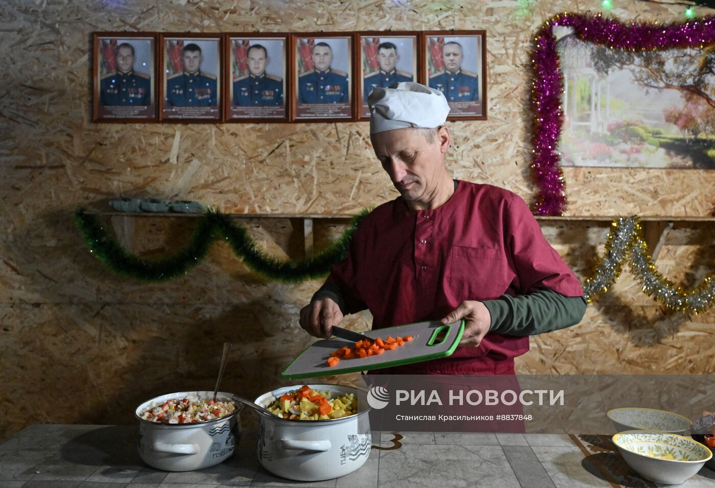 Подготовка военнослужащих группировки "Центр" к празднованию Нового года