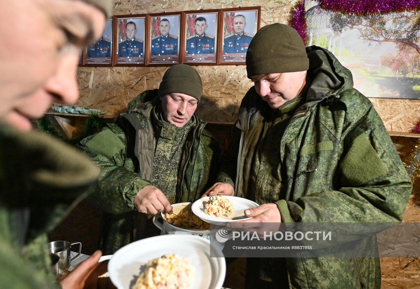 Подготовка военнослужащих группировки "Центр" к празднованию Нового года