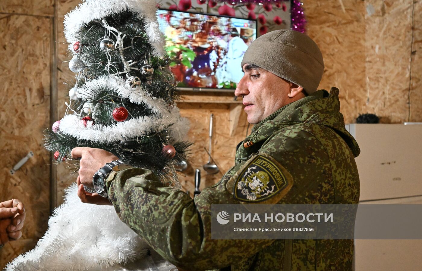 Подготовка военнослужащих группировки "Центр" к празднованию Нового года