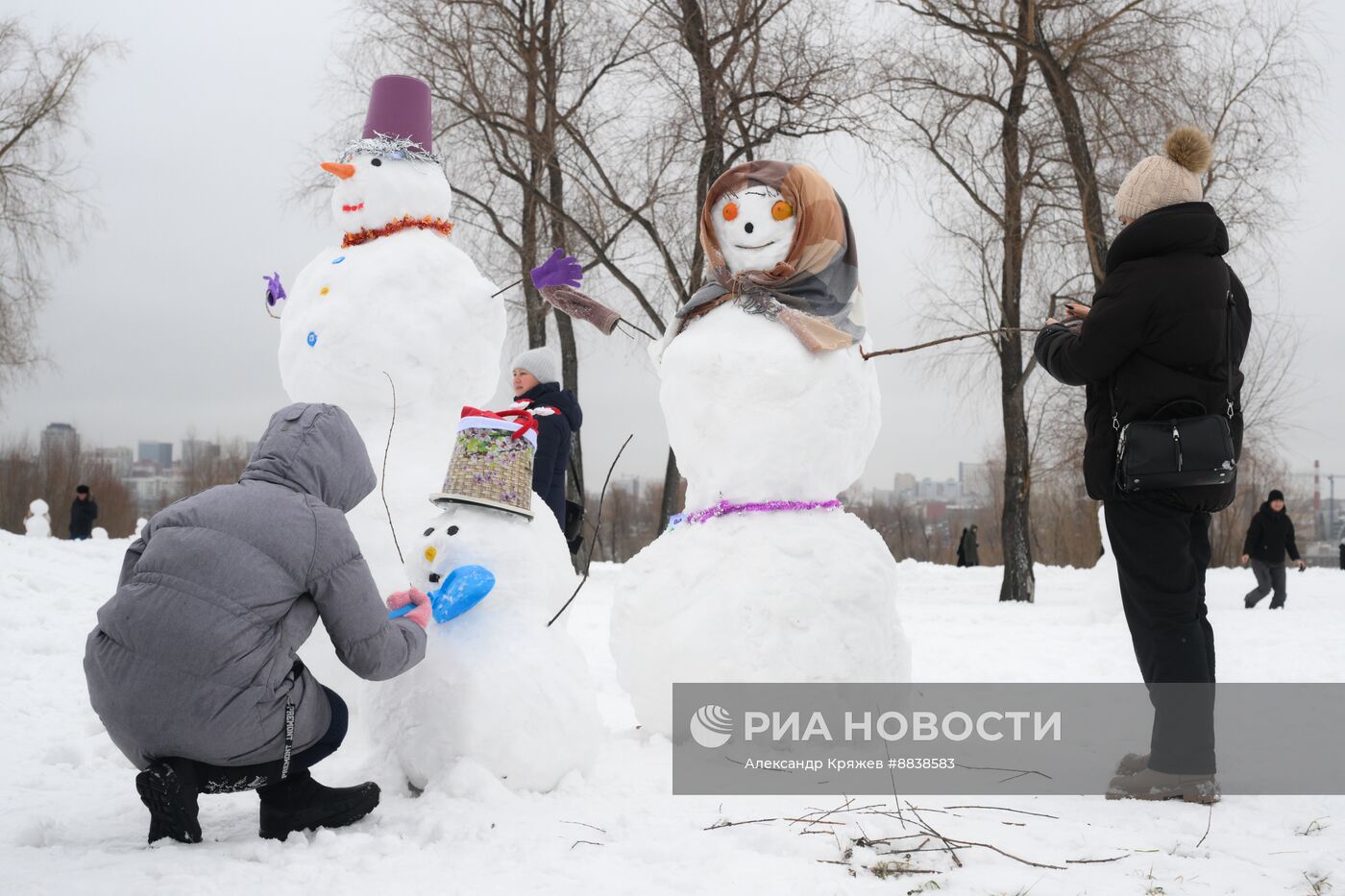 День рождения Снежной бабы в Новосибирске