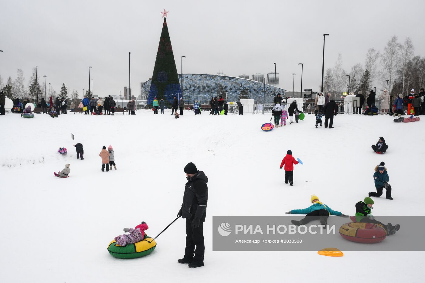 День рождения Снежной бабы в Новосибирске