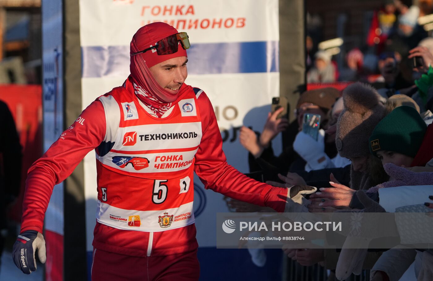 Забег лучших лыжников и биатлонистов "Гонка чемпионов". День первый