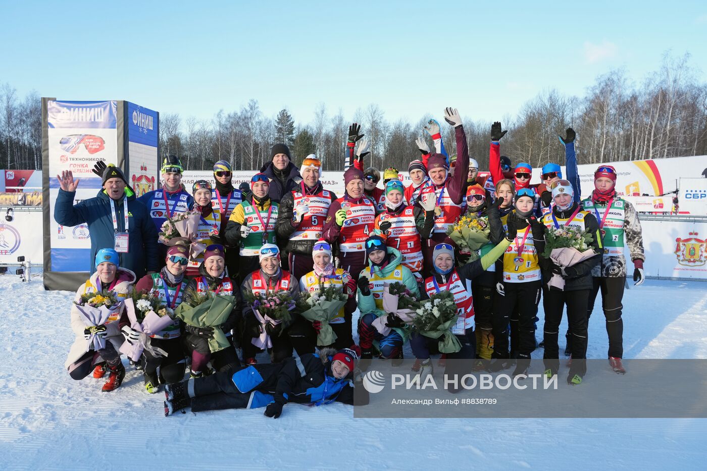 Забег лучших лыжников и биатлонистов "Гонка чемпионов". День второй. Эстафета