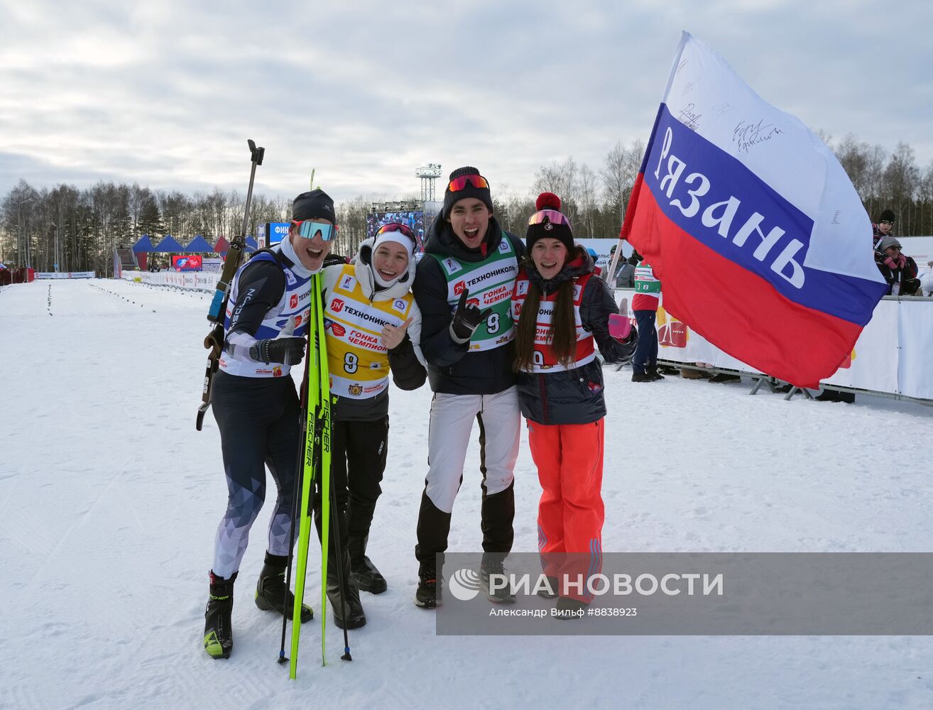 Забег лучших лыжников и биатлонистов "Гонка чемпионов". День второй. Эстафета