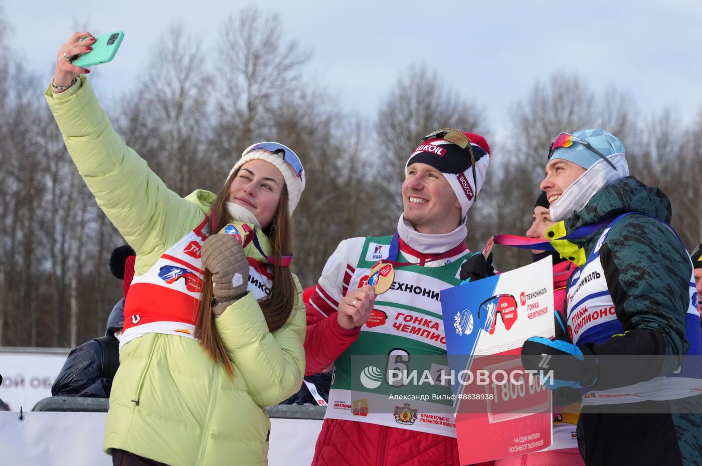 Забег лучших лыжников и биатлонистов "Гонка чемпионов". День второй. Эстафета