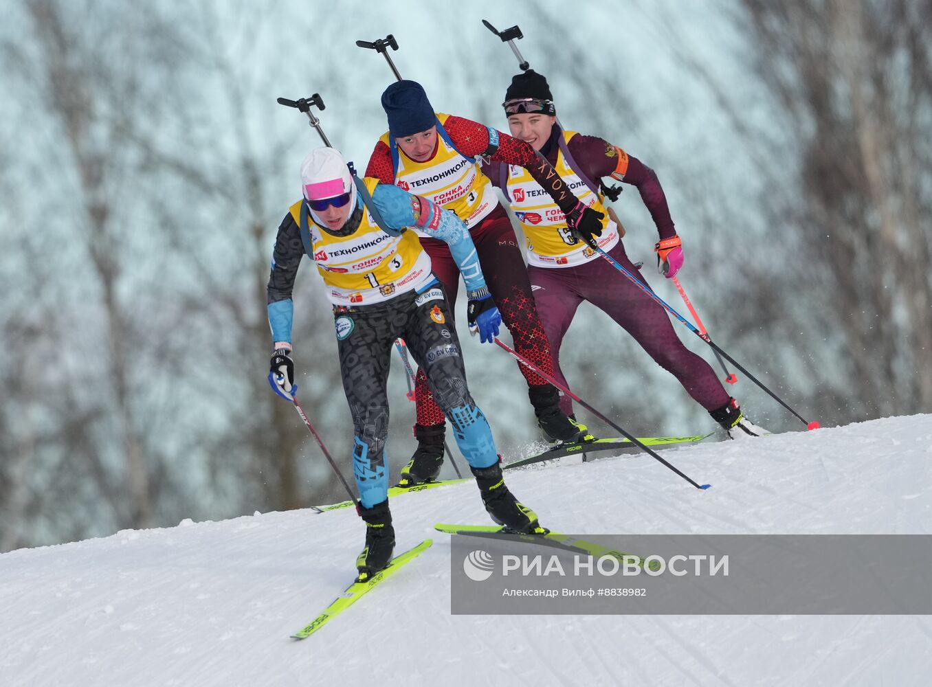 Забег лучших лыжников и биатлонистов "Гонка чемпионов". День второй. Эстафета