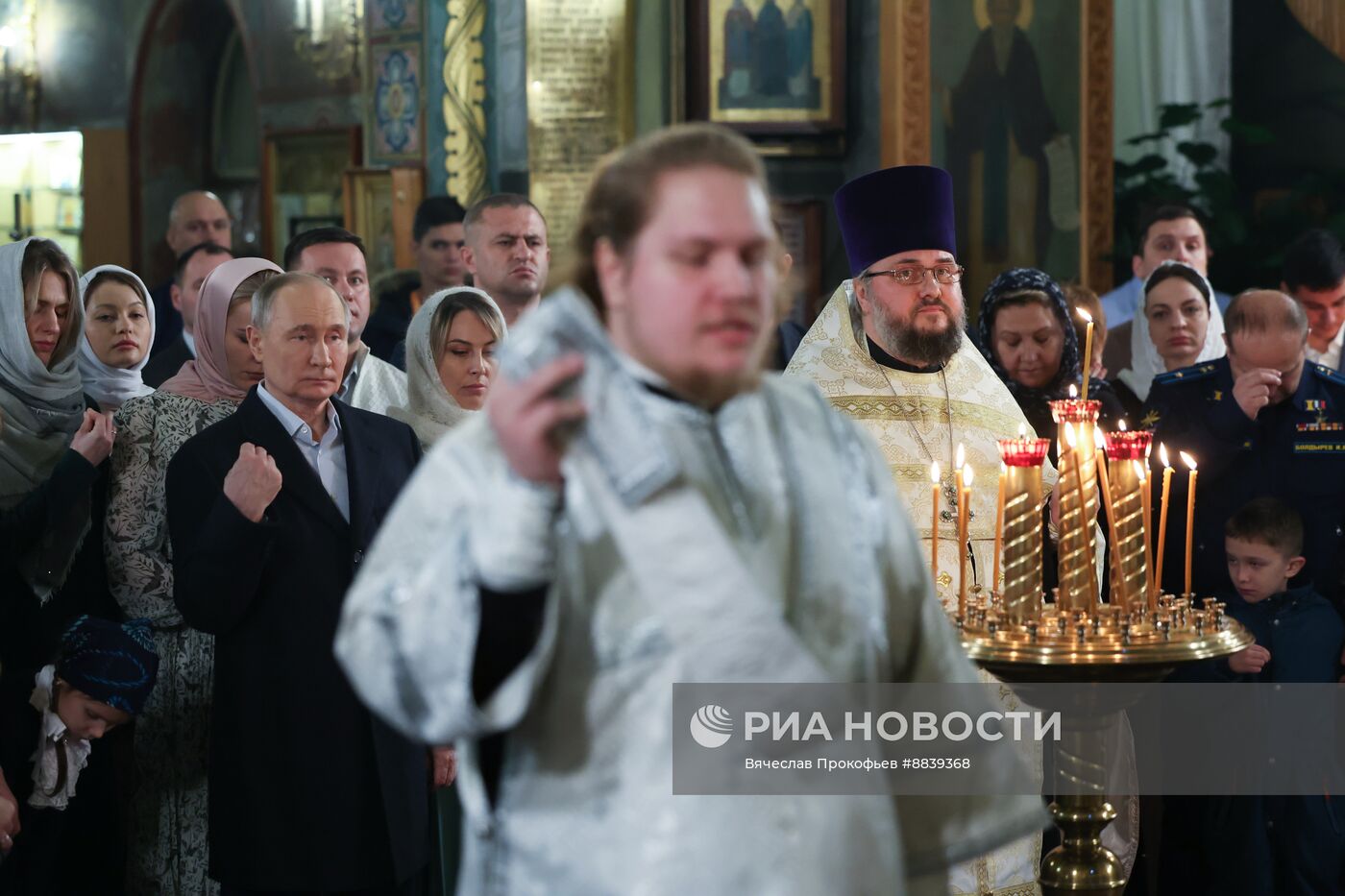 Президент Владимир Путин посетил Рождественское богослужение