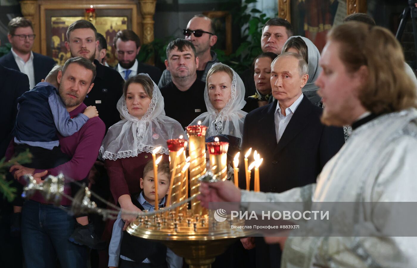 Президент Владимир Путин посетил Рождественское богослужение