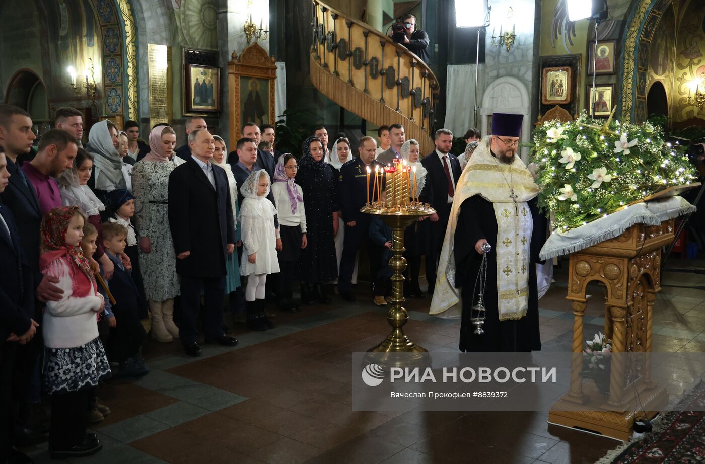 Президент Владимир Путин посетил Рождественское богослужение