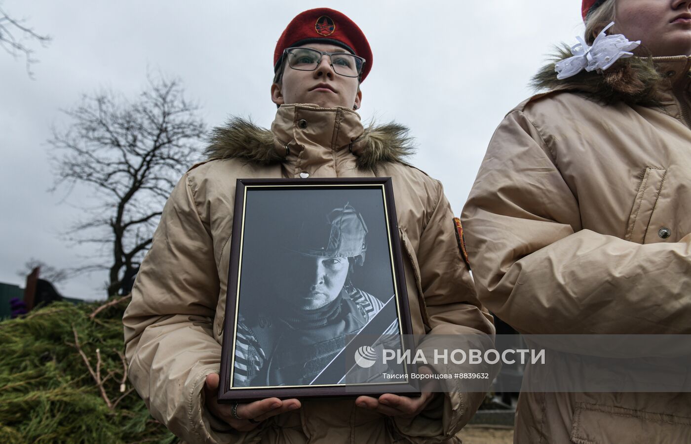 Прощание с погибшим в зоне СВО военкором "Известий" Александром Мартемьяновым