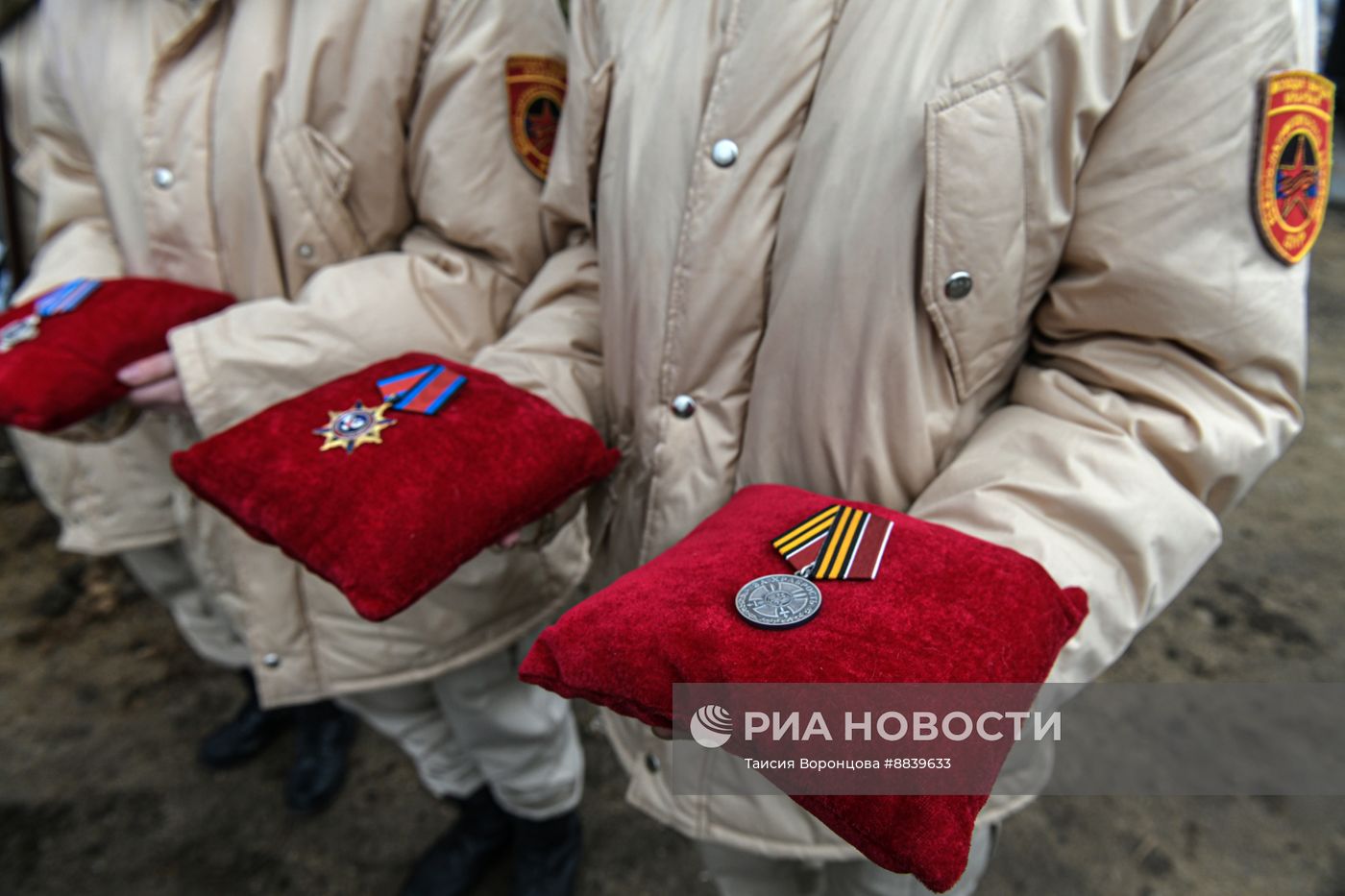 Прощание с погибшим в зоне СВО военкором "Известий" Александром Мартемьяновым