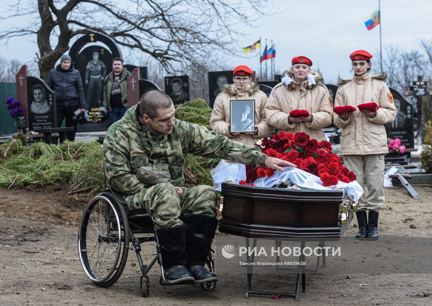 Прощание с погибшим в зоне СВО военкором "Известий" Александром Мартемьяновым