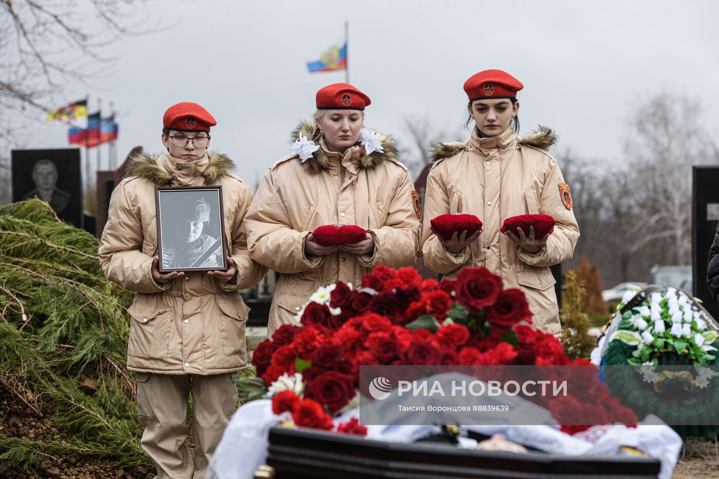 Прощание с погибшим в зоне СВО военкором "Известий" Александром Мартемьяновым