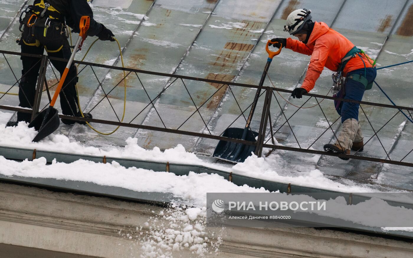 Уборка снега в Санкт-Петербурге