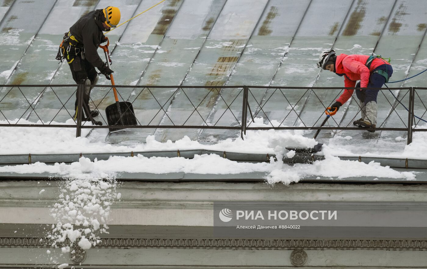 Уборка снега в Санкт-Петербурге