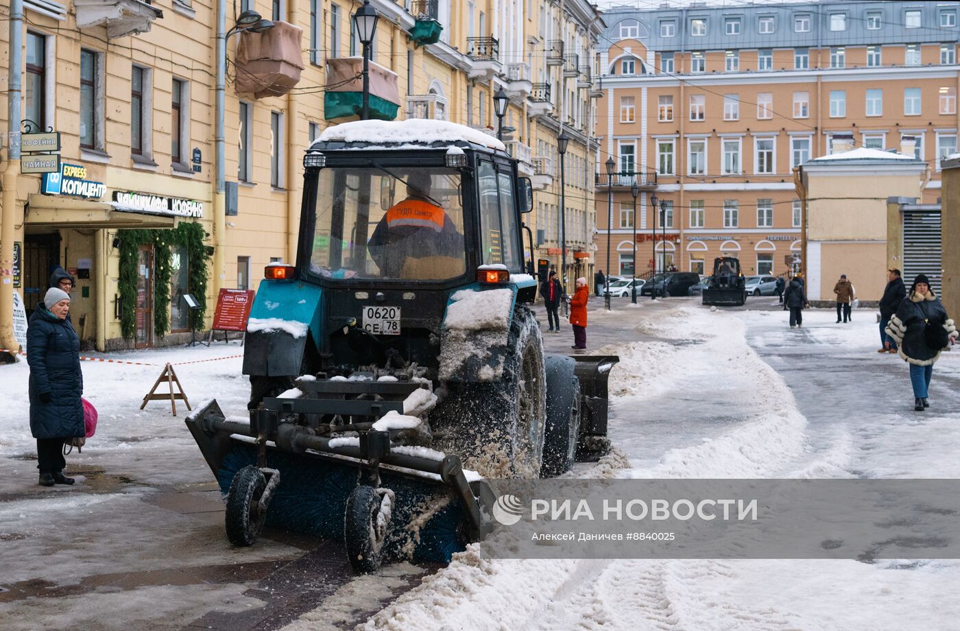 Уборка снега в Санкт-Петербурге