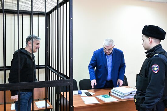 Рассмотрение вопроса о продлении срока ареста экс-адвокату Э. Пашаеву