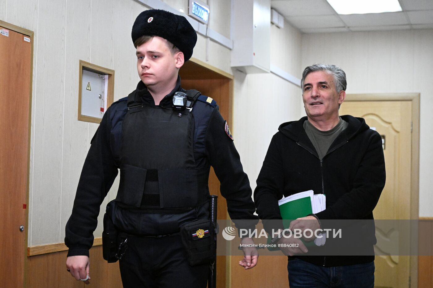 Рассмотрение вопроса о продлении срока ареста экс-адвокату Э. Пашаеву