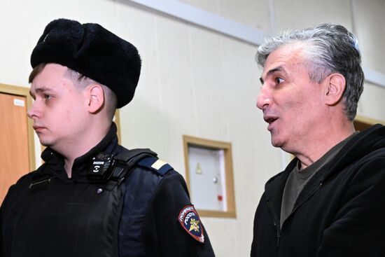 Рассмотрение вопроса о продлении срока ареста экс-адвокату Э. Пашаеву