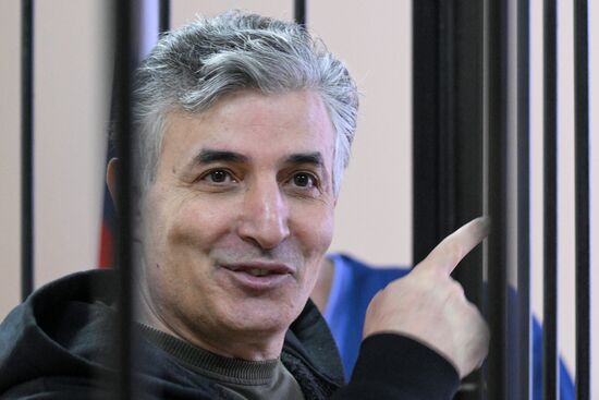 Рассмотрение вопроса о продлении срока ареста экс-адвокату Э. Пашаеву