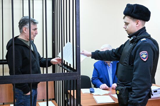 Рассмотрение вопроса о продлении срока ареста экс-адвокату Э. Пашаеву